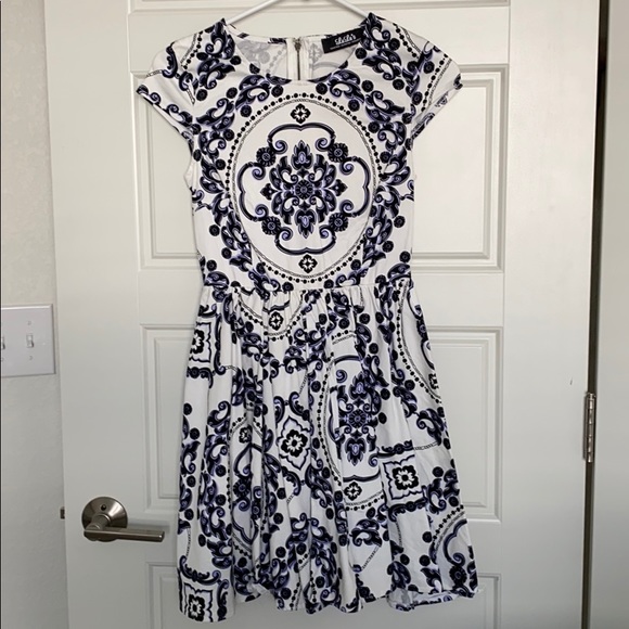 Spring dress - Picture 1 of 4